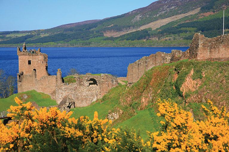 Urquhart Castle - highlights cycling in Scotland